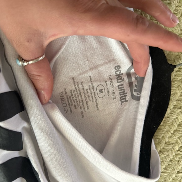 Ecko Unlimited White Tee with Black Logo and Graphic - Picture 5 of 10